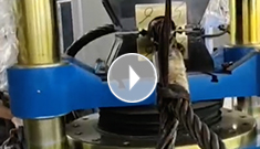 客戶自帶鋼絲繩，親自來廠家驗收1000噸鋼絲繩壓套機(jī)